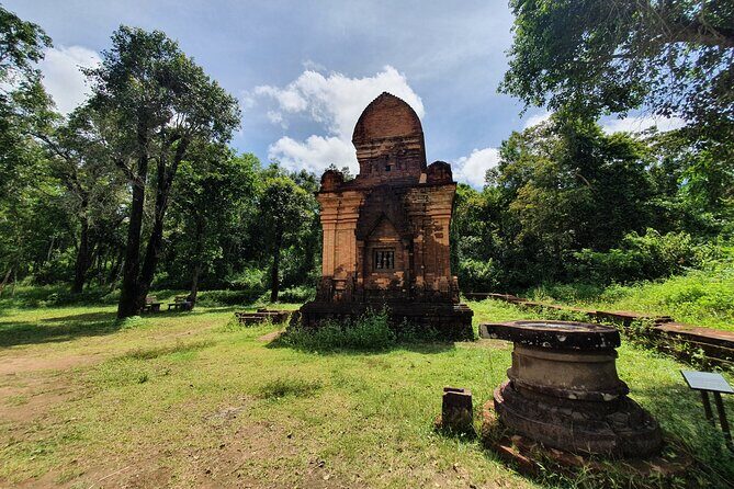 A Private Full Day Tour to My Son Sanctuary & Marble Moutains - Marble Mountains: caves, pagodas, and fairy-tale history