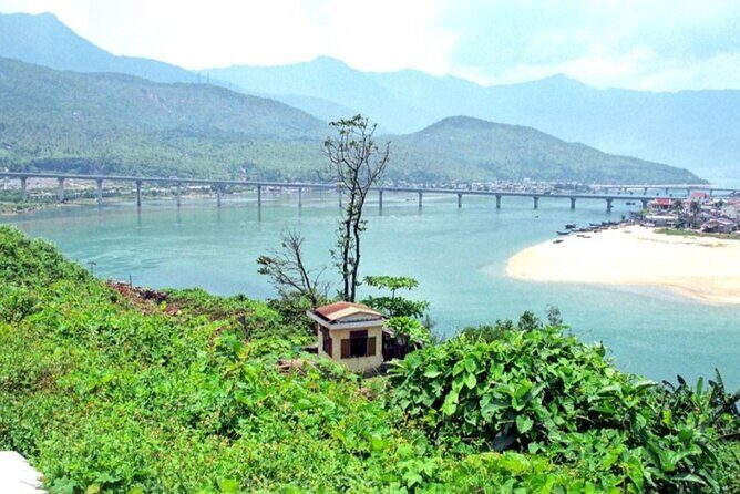 BaNa Hills with Golden Bridge 1 Day Tour from Hoi An/Da Nang - Linh Ung pagoda: a calmer pause on a busy mountain