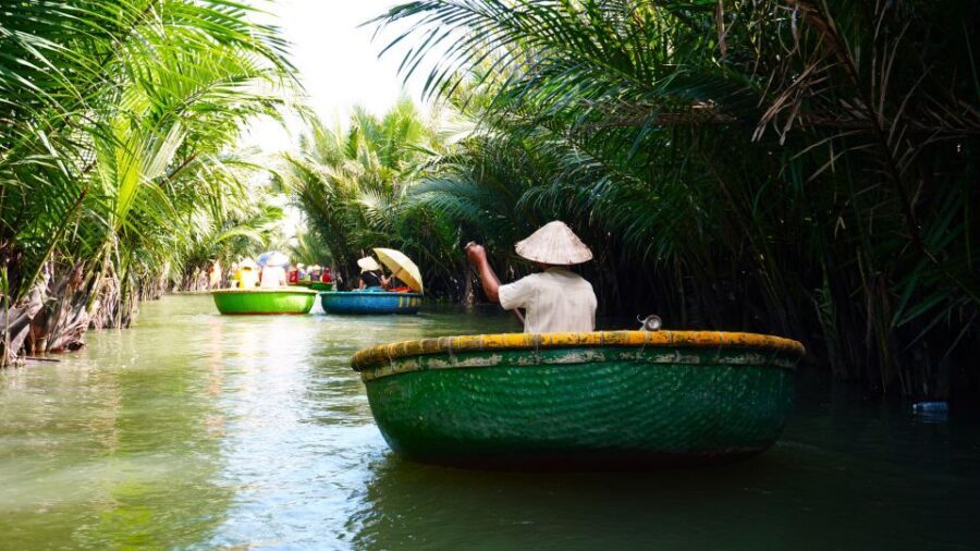 Basket Boat at Coconut Village, Kitchen Show and Big Lunch - Cooking show and hands-on dishes with Vi