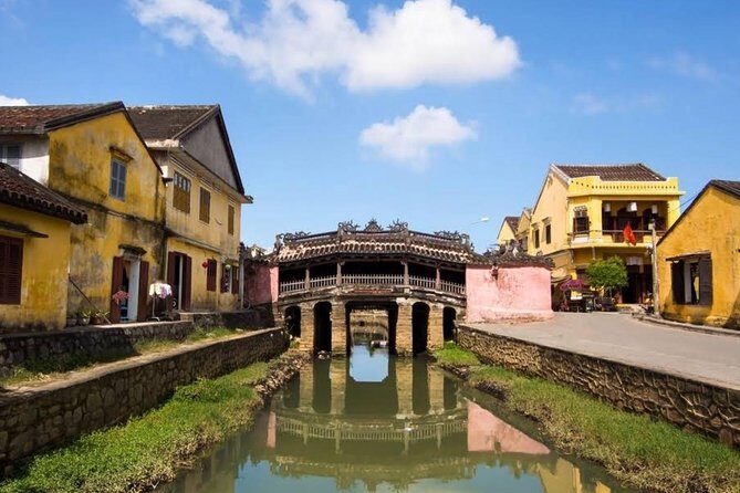 Basket Boat Tour, Hoi An city, boat trip and lantern release - Entering Hoi An Ancient Town: Museum of Folk Culture and the Japanese bridge view