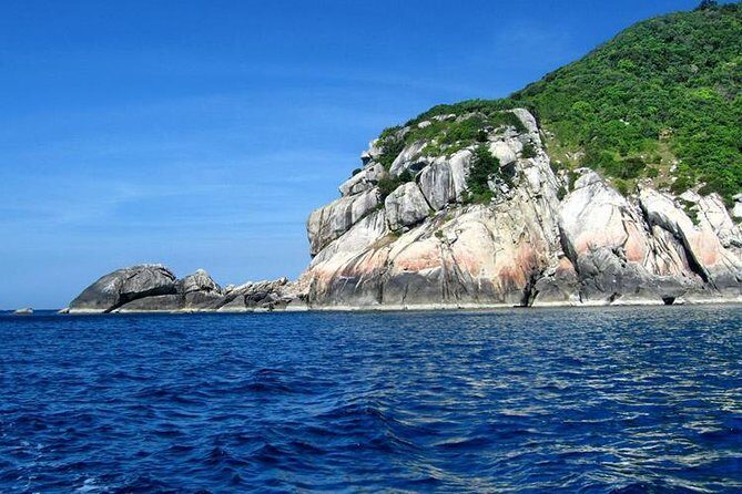 Cham Island Tour Snorkeling -Sunbathing - Nice Beach - Speedboat - Vendors at the port: expect it, and handle it calmly