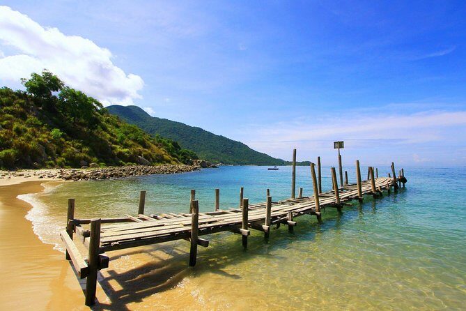 Cham Island Tour Snorkeling -Sunbathing - Nice Beach - Speedboat - Snorkeling with included masks and life jackets: how to get the best outcome
