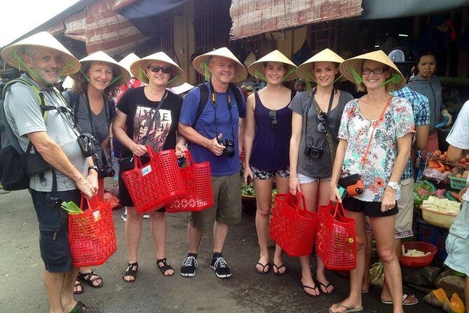 Cooking Class , Local Market , Basket Boat And CRABS FISHING - Two Hours in the Kitchen: chef guidance, plate decorating, lunch tasting