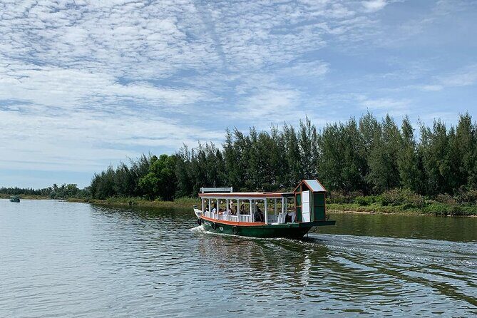 Cooking class, market tour and basket boat tour - Key Points at a Glance