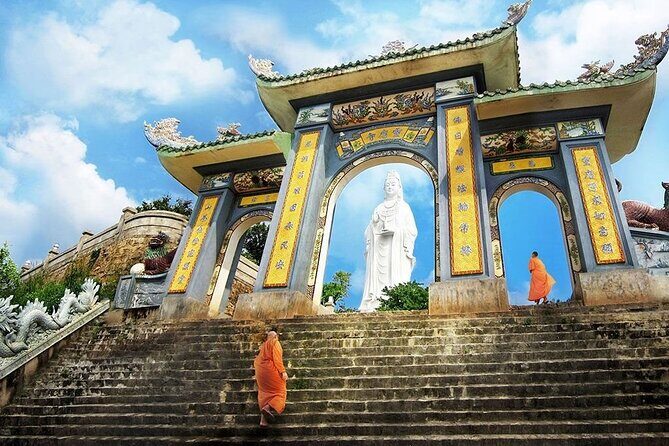 Da Nang Explore: Lady Buddha, Monkey Mountain & Am Phu Cave Tour - Lunch in a local restaurant: a practical reset before the return