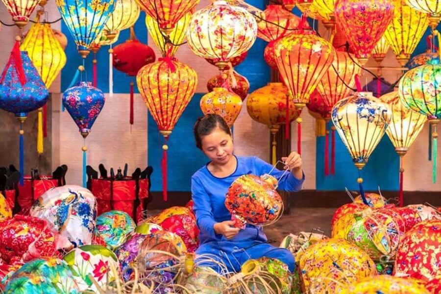 Da Nang/Hoi An: Lantern Making Workshop and Basket Boat Ride - Net fishing moments: more than a performance