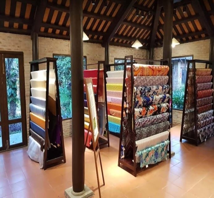 Discover Traditional Silk Process in Hoi An Silk Village - Hoi An Silk Village exhibition: pure silk vs fake silk