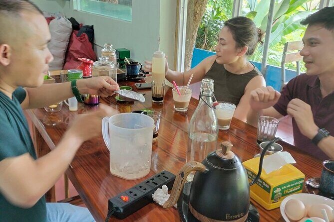 Experience Making Coffee with Tri Long in Hoi An old Town - Making Phin filter coffee: the technique that shapes the whole flavor