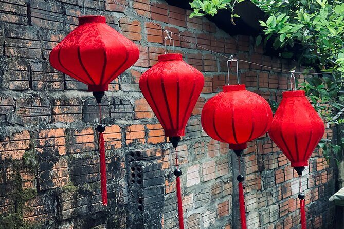 Express Hoi An Lantern Making Class-Foldable lanterns - What to Expect from the Staff: Support Without Taking Over