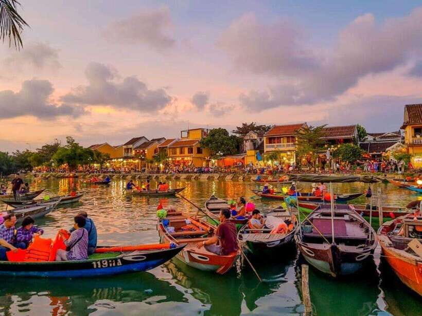 From Hoi An/Da Nang: Hoi An City Tour & Lanterns Release - Phuc Kien Chinese Assembly Hall: dragons, gates, and details you’ll notice at night