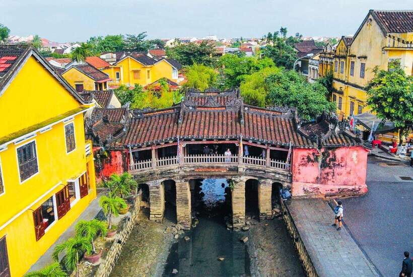From Hoi An/Da Nang: Hoi An City Tour & Lanterns Release - Japanese Bridge and the lantern-street filter: symbolism plus a scenic stroll