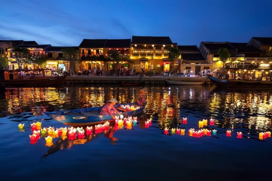 From Hoi An/ Da Nang: Hoi An City Tour & Release Lanterns - Phuc Kien Chinese Assembly Hall: gates, dragons, and a very visual story
