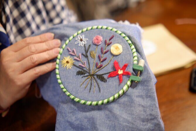 Hand Embroidery Workshop in Hoi An for Beginers - The 2.5 hours: stitches first, then decorative flower skills