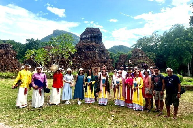 Hoi An Ancient Town & Cam Thanh Bastket Boat Shore Excursions - Lunch break: local flavors, plus an air-conditioned reset