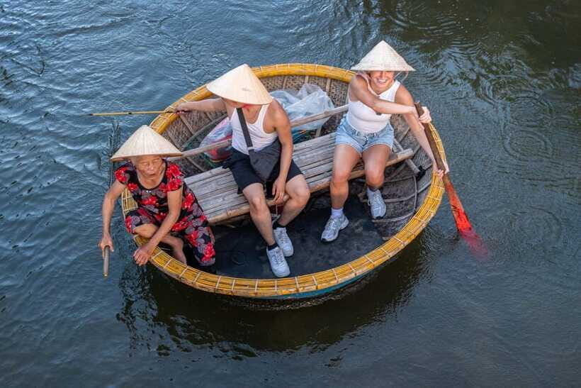 Hoi An: Basket Boat and fishing Crabs Tour - Getting fed: Hoi An specialties and iced coffee at the Coconut Restaurant