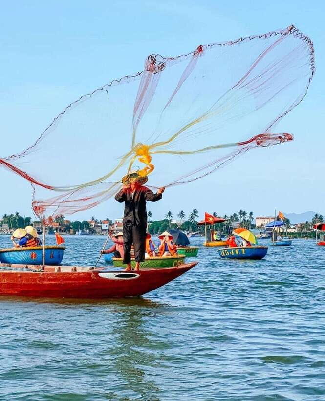 Hoi An: Basket Boat Ride in the BẢY MẪU Coconut Forest - Fishing nets, crab fishing, and the fun chaotic part