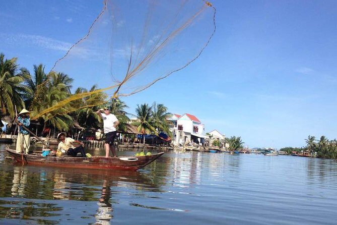 Hoi An Basket Boat Tour & cooking class(local market, boating, fishing crab...) - Picking Ingredients at Hoi An Market With Trang-Style Energy