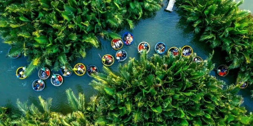 Hoi an : Coconut Boat & Hoi an Acient Town (Optional) - Boat performances and the lantern release moment: small tips, big memories