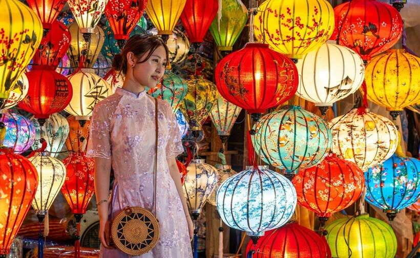 Hoi An: Coconut Jungle, Basket Boat, City and Lantern Tour - River Boat Ride and Lantern Release: Night in the Ancient Town