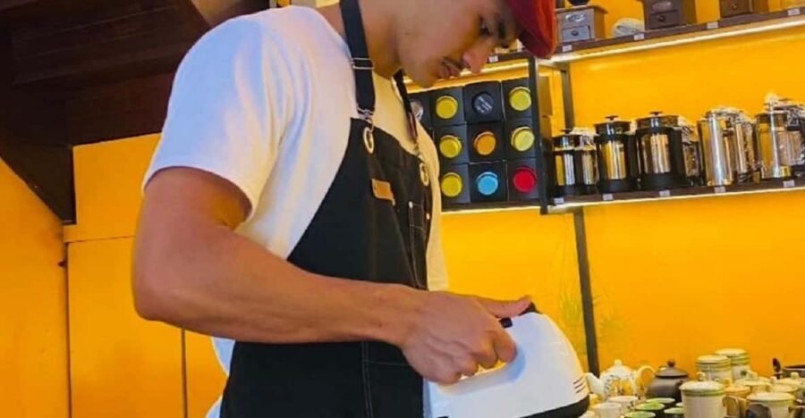Hoi An Coffee Roastery Experience: Brew & Taste Like a Local - Your brewing choice: Phin, Egg Coffee, Coconut Coffee, or Salt Coffee