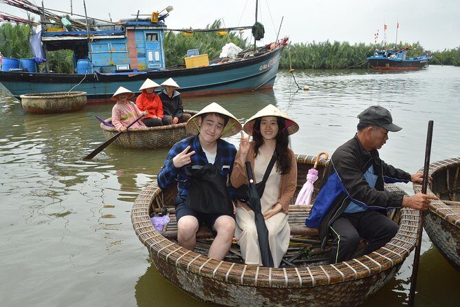 Hoi An Cooking Class and Basket boat tour - Picking Ingredients at Hoi An Central Market