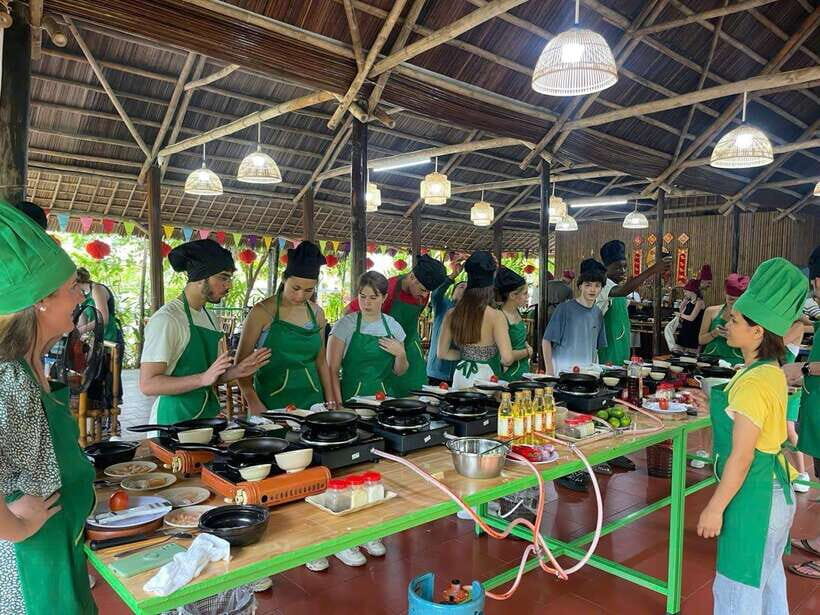 Hoi An: Cooking Class, Crab Fishing-Basket Boat, Market Tour - What the small group (up to 10) changes for you