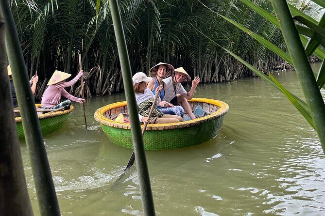 Hoi An countryside cycling Tour,Basket Boat-organic farming-lunch - Guide Man and the small details that make it easy