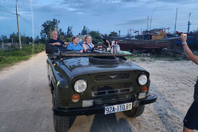 Hoi An Countryside Jeep Tour: Food, Culture & Daily Life - Tra Que Vegetable Village: the lunch moment and the hands-on payoff