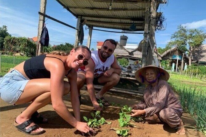 Hoi An Countryside PRIVATE TOUR - Highlights and Hidden Gems - Thanh Ha Pottery Village and the fish market warm-up