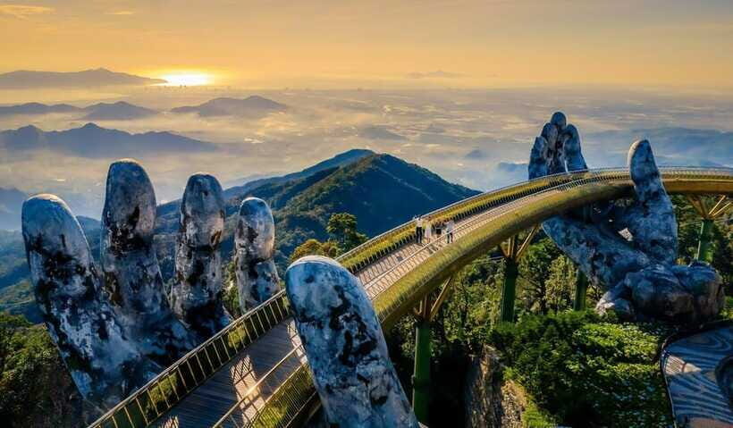 Hoi An/Da Nang: Golden Bridge and Ba Na Hill Tour - Golden Bridge walk: how to enjoy the stone hands in real life