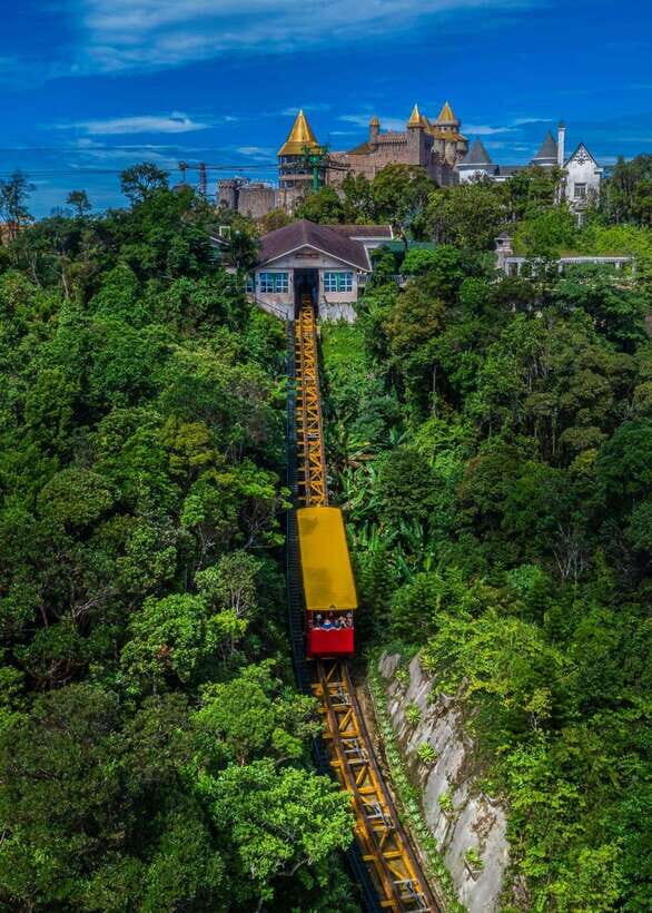 Hoi An/Da Nang: Golden Bridge and Ba Na Hill Tour - Buffet lunch with 100+ dishes: what it means for your day