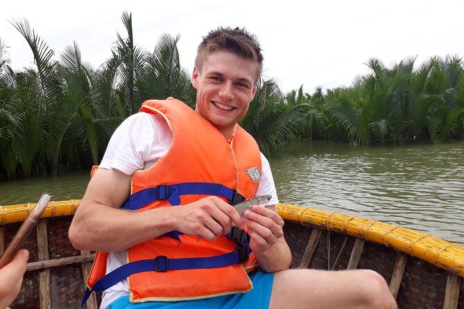 Hoi An Eco Tour Cooking Class & Fishing (Local market,basket boat,learn cooking) - Market time in Hoi An: picking ingredients like a local