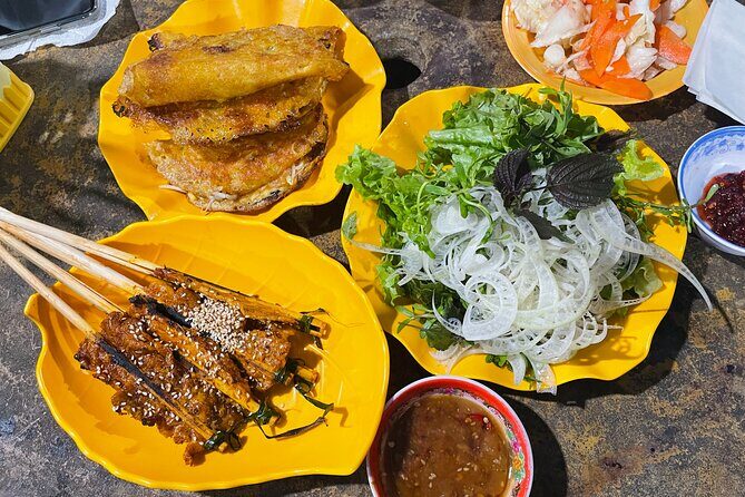 Hoi An Foldable Bamboo Silk Lantern and Evening Street Food Tour - The night market stroll: how the evening energy fits in