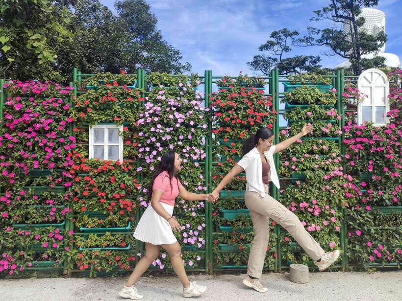 Hoi An: Full-day Ba Na Hills & Amazing Golden Bridge - Golden Bridge: the 150-meter walkway and its big-photo payoff