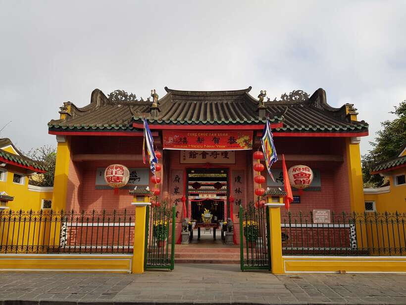 Hoi An: Half-Day Heritage Walking Tour - The Traditional Art Performance Theatre: a stop that may feel unexpected