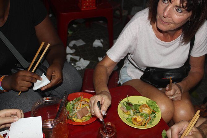 Hoi An Half-Day Street Food Guided Tour - HFE - The guide experience: how stories and ordering tips change the meal