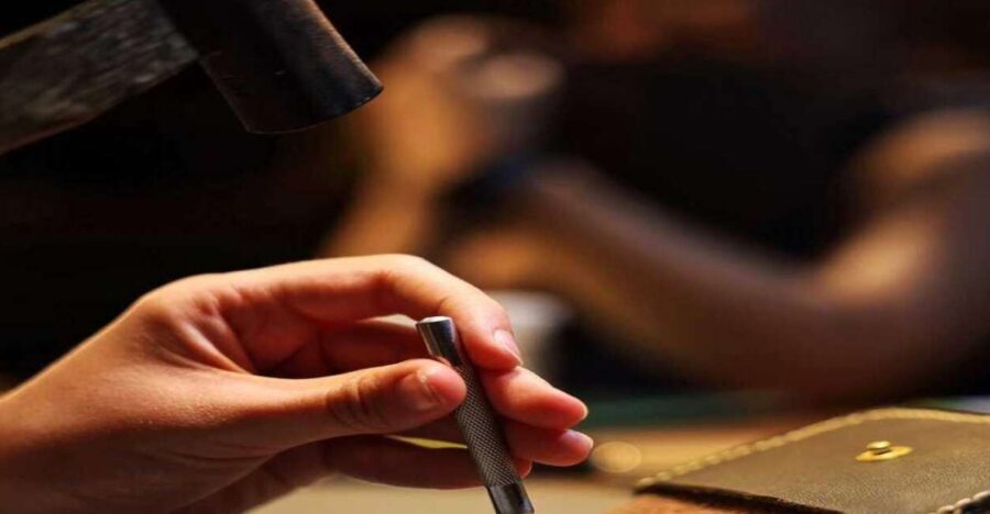 Hoi An: Handmade Leather Crafts Workshop (Starter Course) - Why this leather workshop feels different than shopping for souvenirs