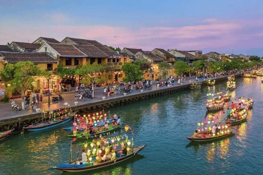 Hoi An: Hoai River Boat Ride & Lantern Release Experience - Evening Timing: 17:00–21:30 and Last Admission at 21:00