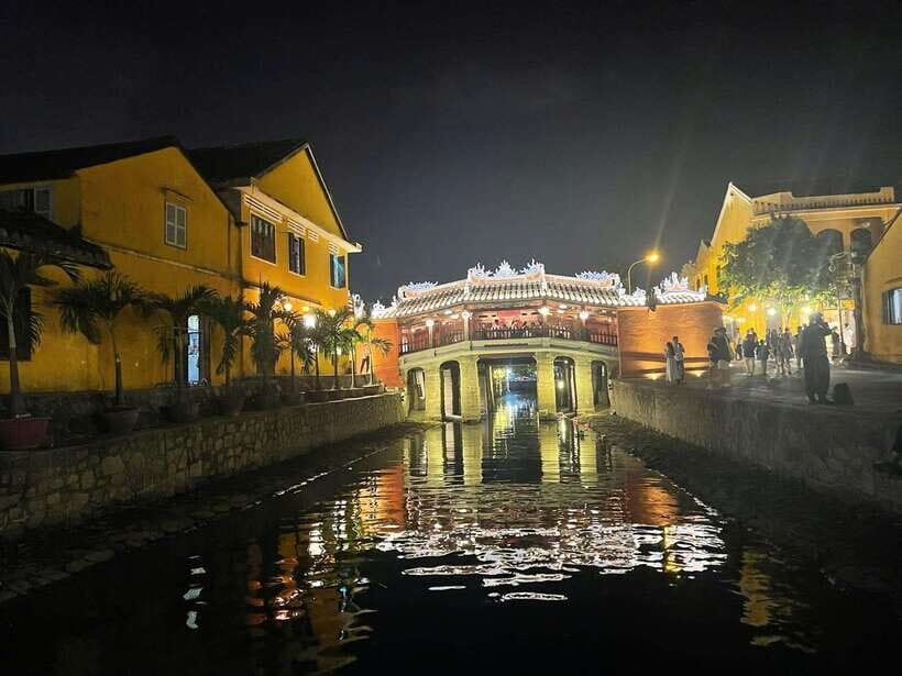 Hoi An: Hoai River Boat Ride with Flower Lantern Release - The Boat Cruise on the Hoai River: 15–20 Minutes of Night Views