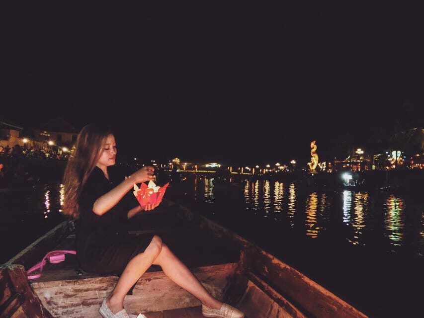 Hoi An: Hoai River Night Boat Trip and Floating Lantern - Boarding the wooden boat: small group feel and the 7:00–8:00 line