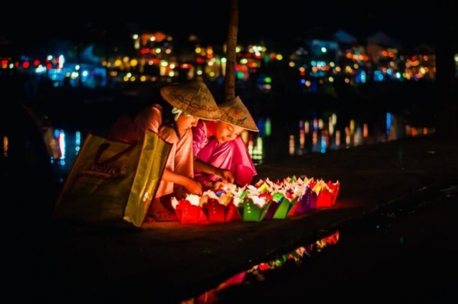 Hoi An: Hoai River Night Boat Trip and Floating Lantern - Who should book this Hoai River lantern boat