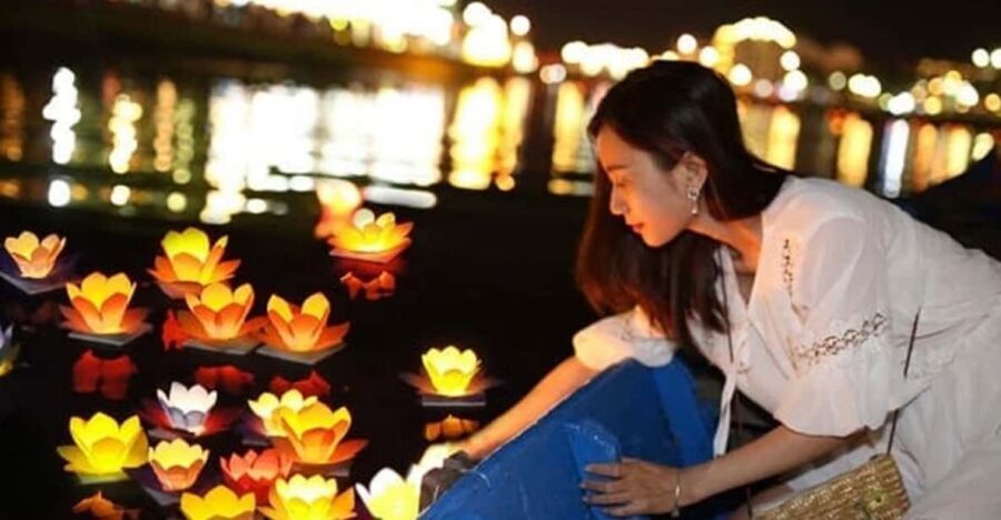 Hoi An Lantern Boat Ride on the Thu Bon River - Getting the best night photos (without handing over control)