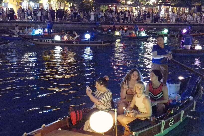 Hoi An : Lantern Boat Trip & Release Lantern - The lantern release moment: simple, emotional, and photo-friendly