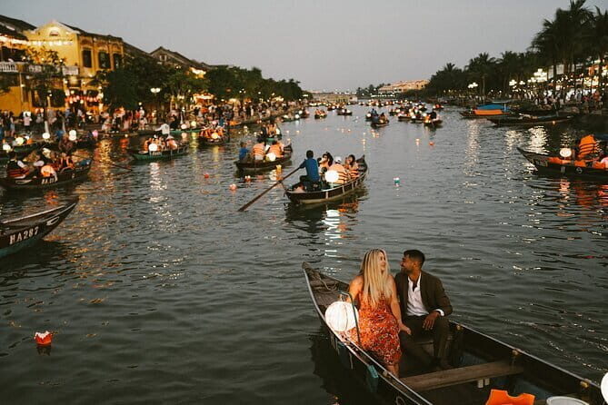 Hoi An Lantern Shop & Boat Photoshoot – Night Experience - Quick hits you’ll care about