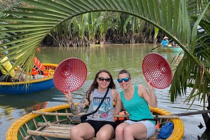 Hoi An Lantern Shop & Boat Photoshoot – Night Experience - What to wear and bring for night photos that look natural