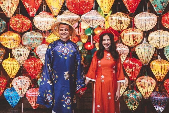 Hoi An Lantern Shop & Boat Photoshoot – Night Experience - Boat ride + candle release on the Hoai River