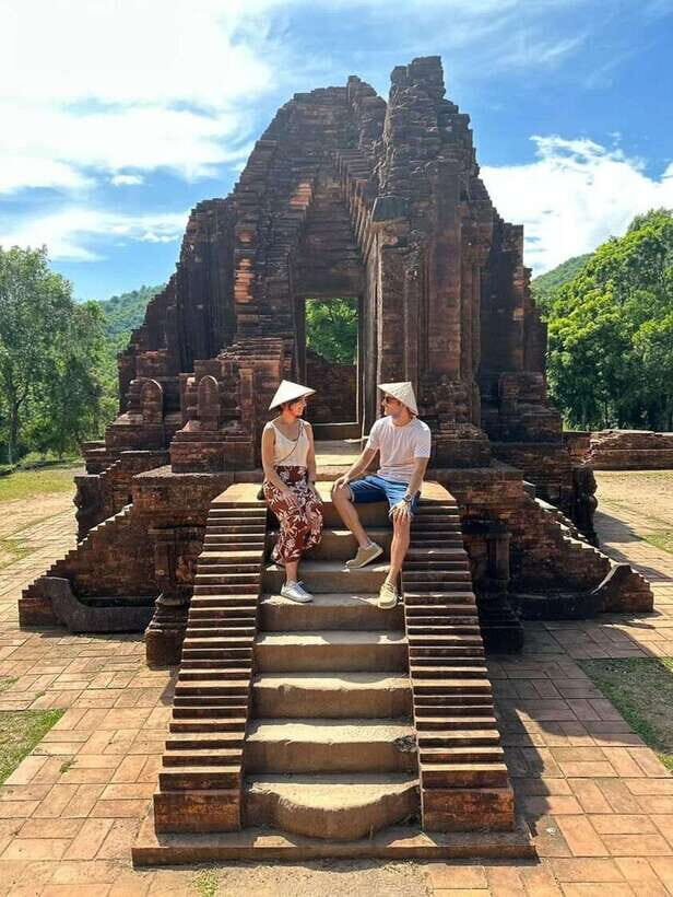 Hoi An: Marble Mountains, Monkey Mountain & My Son Day Tour - Lunch in Da Nang: My Quang keeps the day local