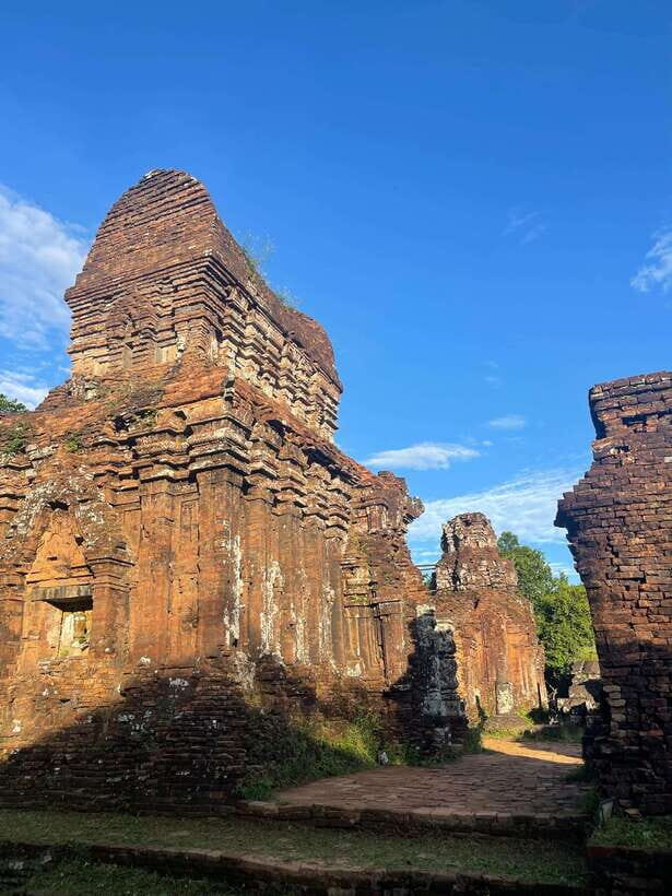 Hoi An: My Son Ruins: Guide-Bus-Boat-Cultural Show-Lunch - Comfort, Group Size, and What to Bring