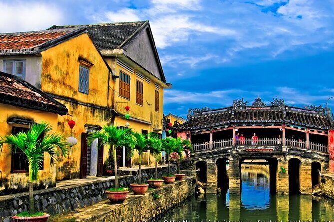 Hoi An Night Market - Ancient Town street food tours by Night - The Market Walk: How to See It Without Feeling Lost