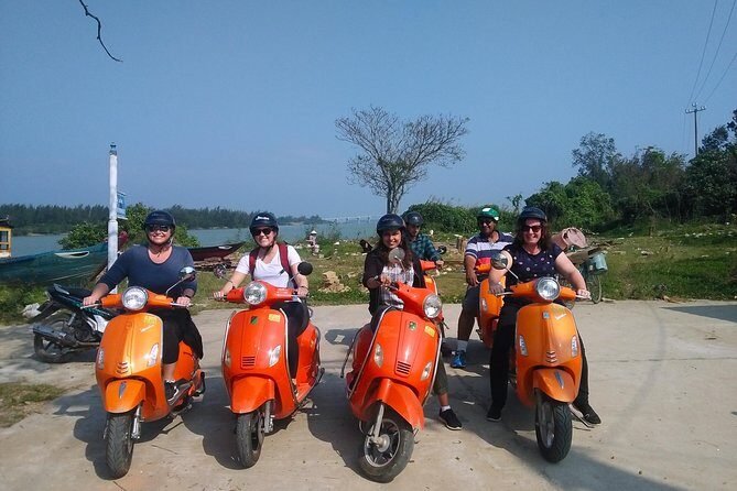 Hoi An Nightlife And Food Tour By Electric Scooter - Stop 2: a local restaurant meal with attentive service